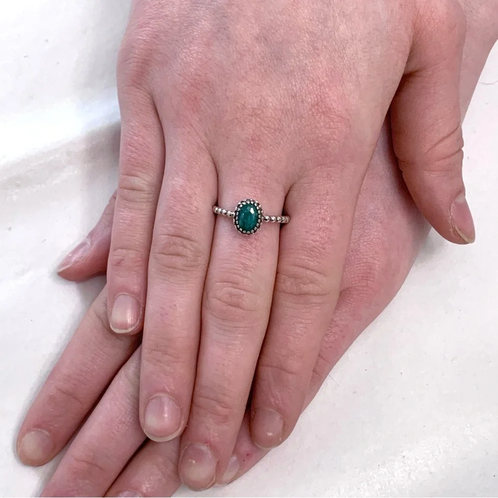 Silver Beaded Ring with Green Oval Stone - Picture 4 of 4